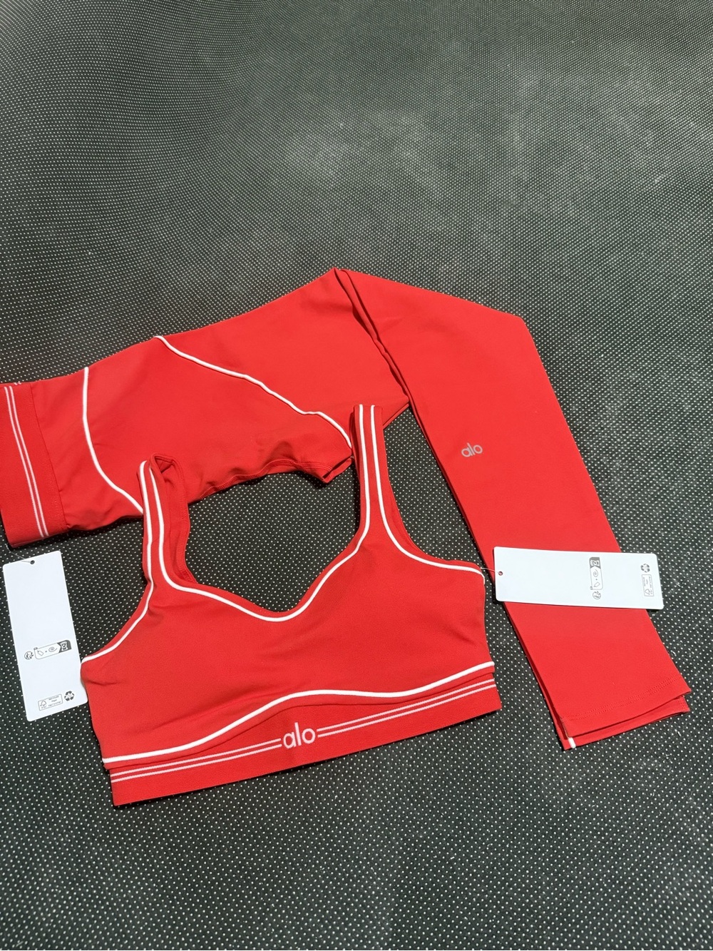 ALO Yoga Red Sports Bra and Leggings Set with White Piping - Picture 3 of 4